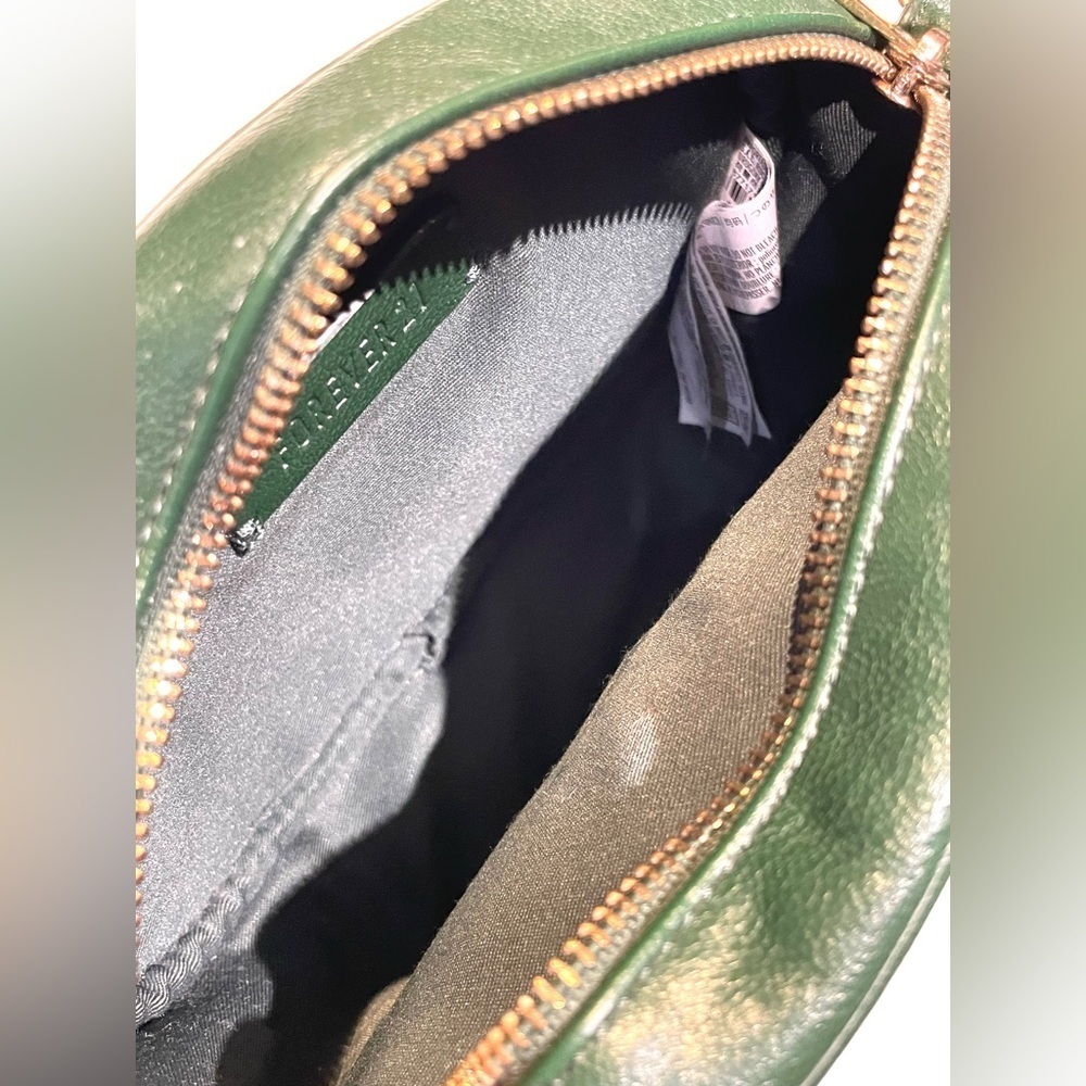 *NEW* Forever 21 Green Oval Crossbody / Shoulder Bag / Purse with Tassel - Picture 7 of 12